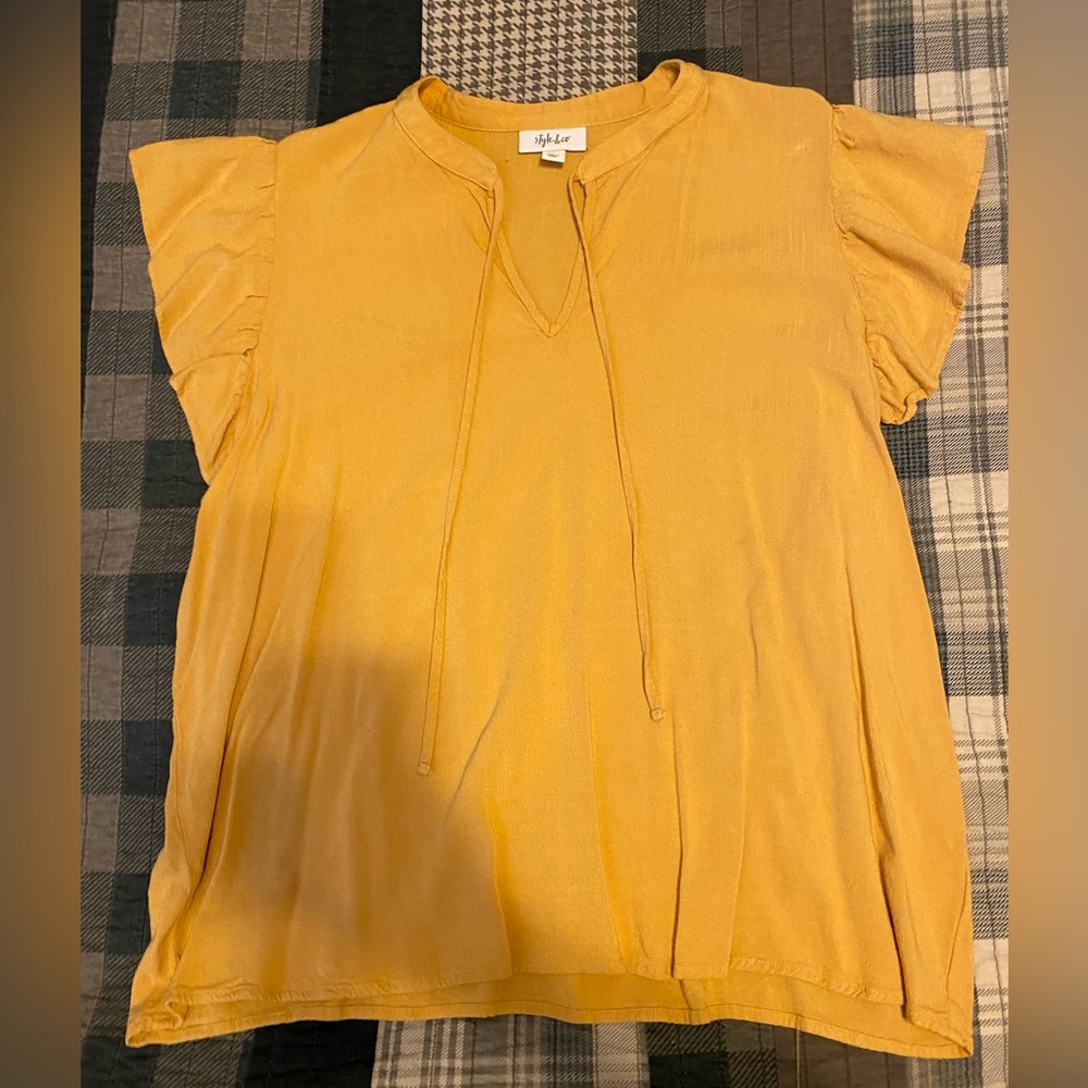 Cute blouse with tie